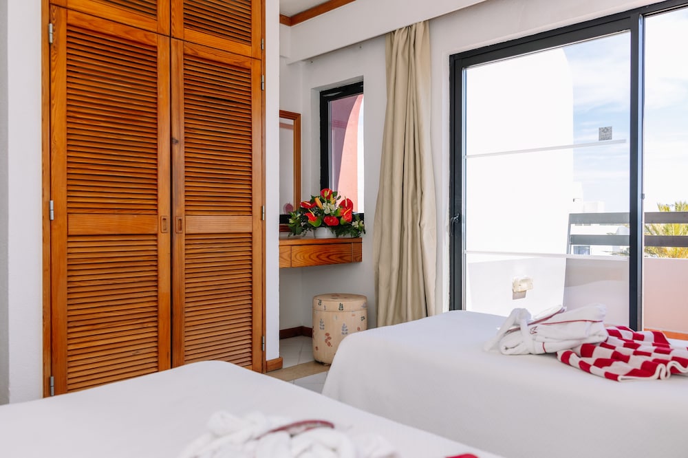 Muthu Oura Praia Hotel — Hotel rooms in Albufeira, Faro
