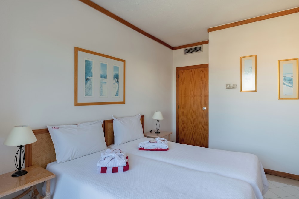 Muthu Oura Praia Hotel — Hotel rooms in Albufeira, Faro