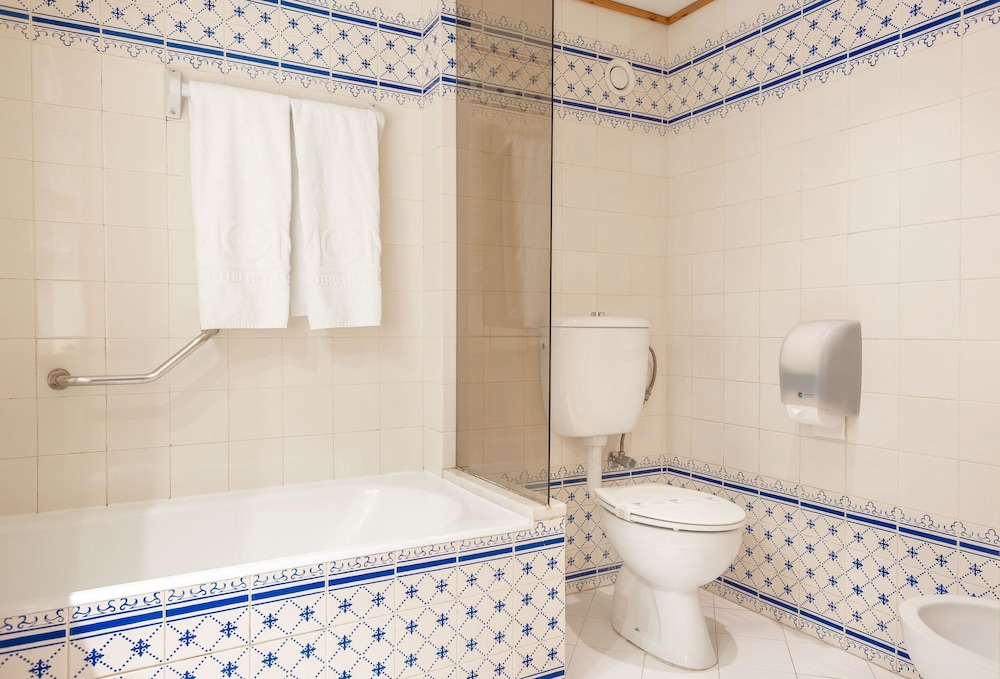 Muthu Oura Praia Hotel — Hotel rooms in Albufeira, Faro