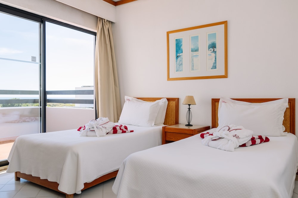 Muthu Oura Praia Hotel — Hotel rooms in Albufeira, Faro