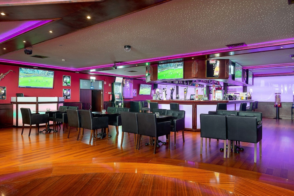 Muthu Oura Praia Hotel — Restaurant & bars in Albufeira, Faro