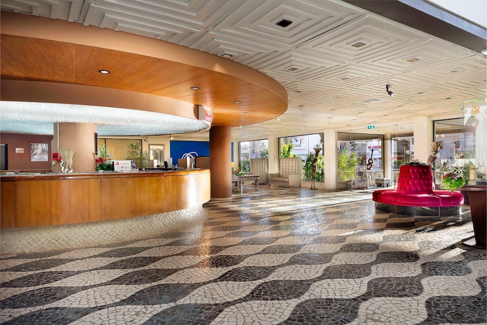 Muthu Oura Praia Hotel — Hotel building in Albufeira, Faro