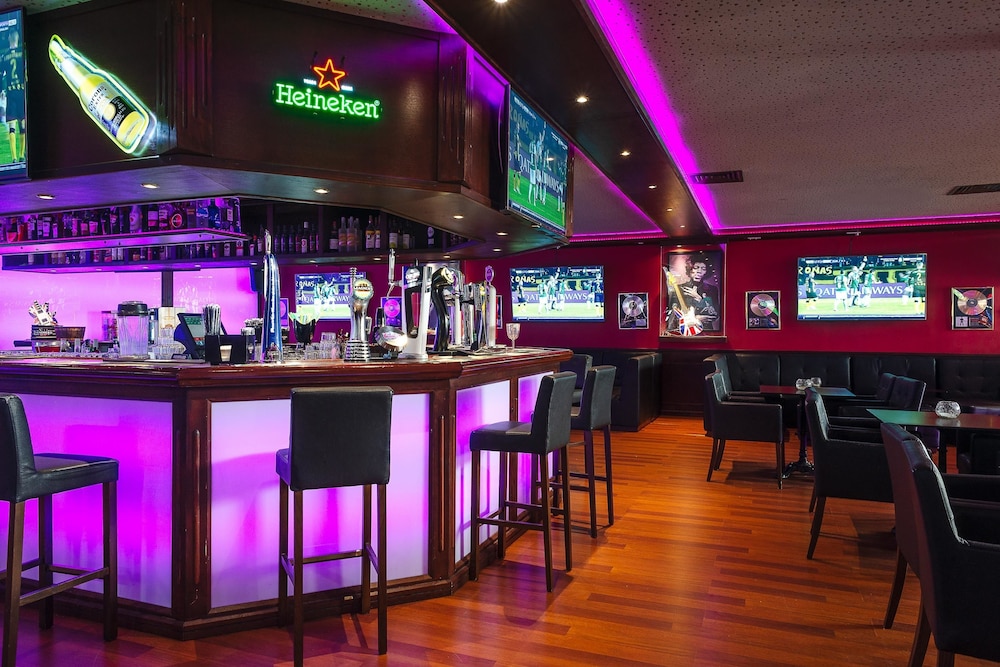 Muthu Oura Praia Hotel — Restaurant & bars in Albufeira, Faro