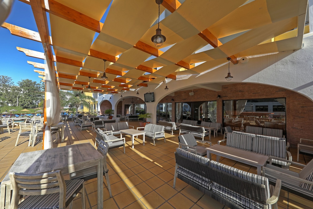 Paladim & Alagoamar Hotels — Restaurant & bars in Albufeira, Faro