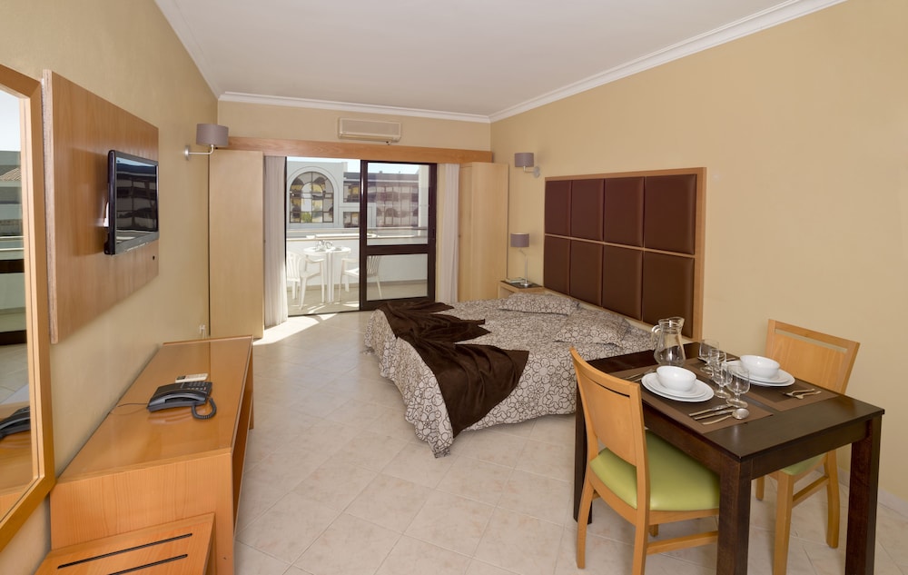 Paladim & Alagoamar Hotels — Hotel rooms in Albufeira, Faro