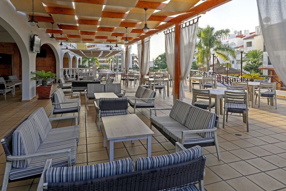 Paladim & Alagoamar Hotels — Restaurant & bars in Albufeira, Faro