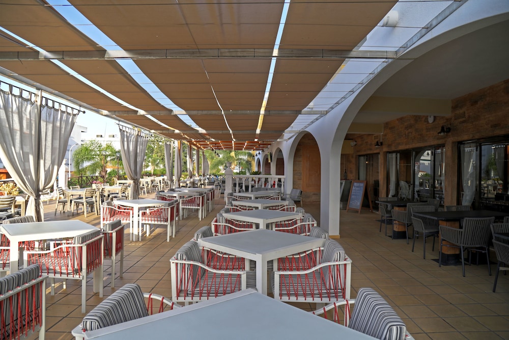 Paladim & Alagoamar Hotels — Restaurant & bars in Albufeira, Faro