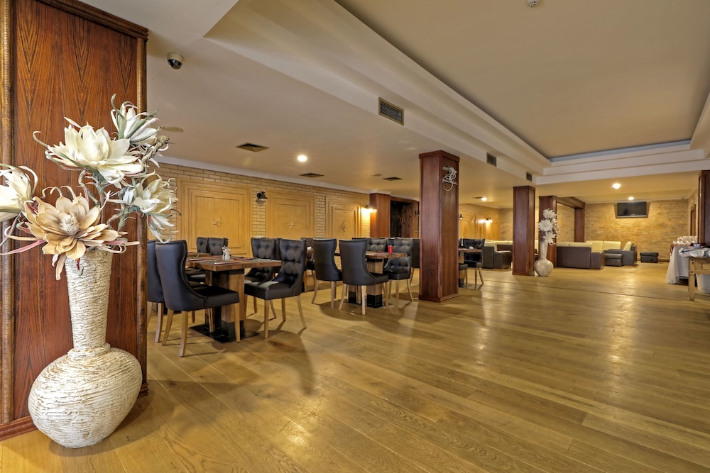 Paladim & Alagoamar Hotels — Restaurant & bars in Albufeira, Faro