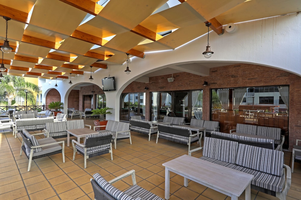 Paladim & Alagoamar Hotels — Restaurant & bars in Albufeira, Faro