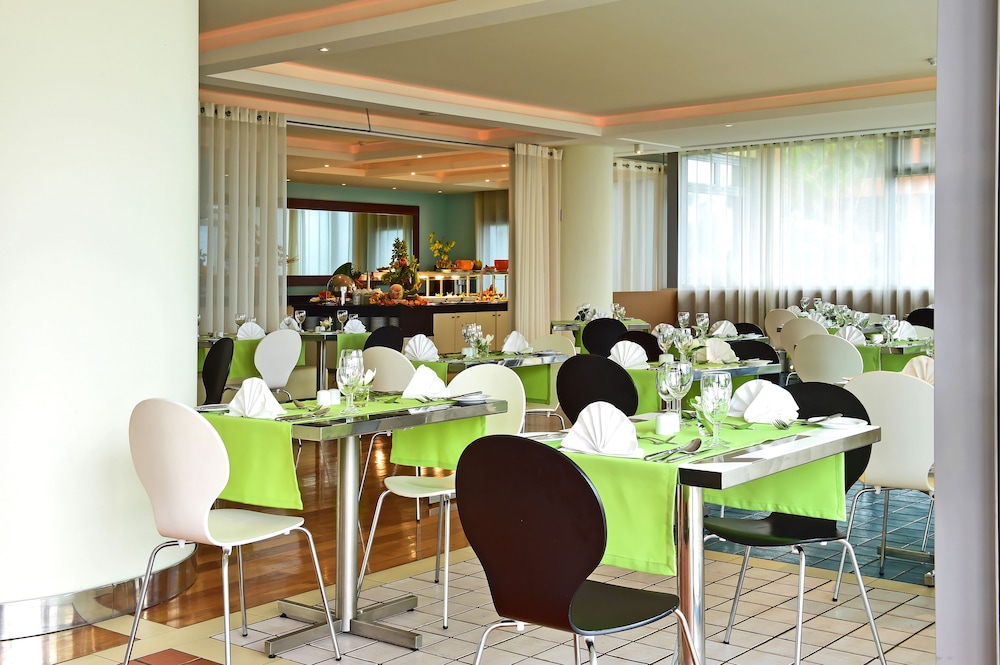 Pestana Promenade Ocean Resort Hotel — Restaurant & bars in Funchal, Madeira