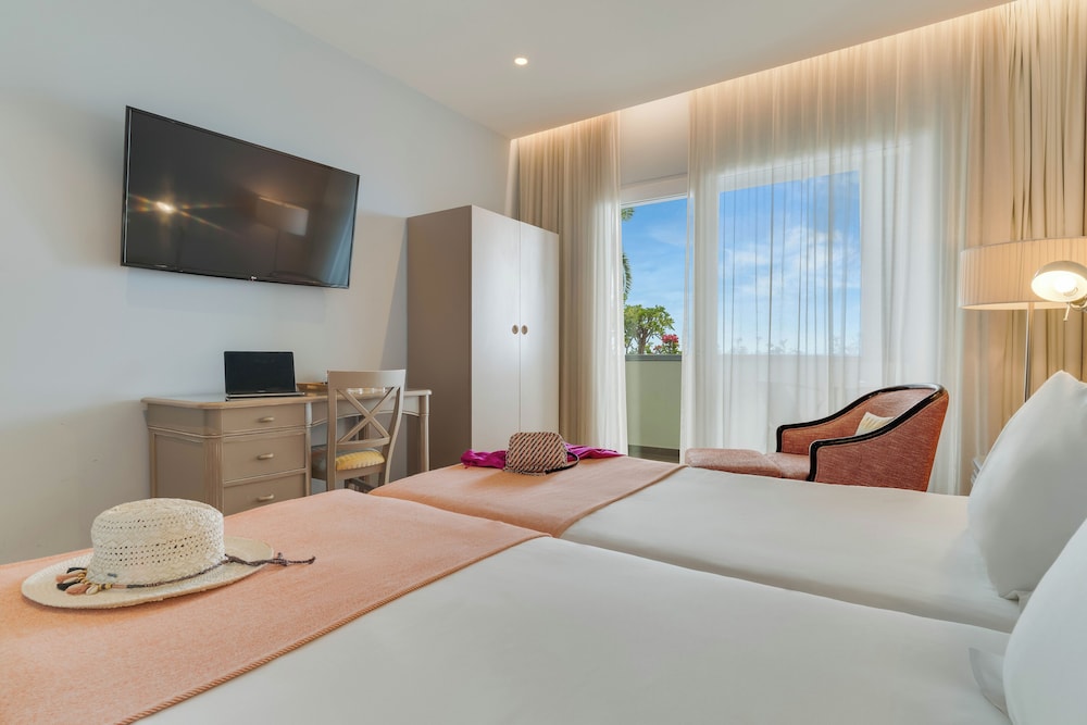 Pestana Promenade Ocean Resort Hotel — Hotel rooms in Funchal, Madeira