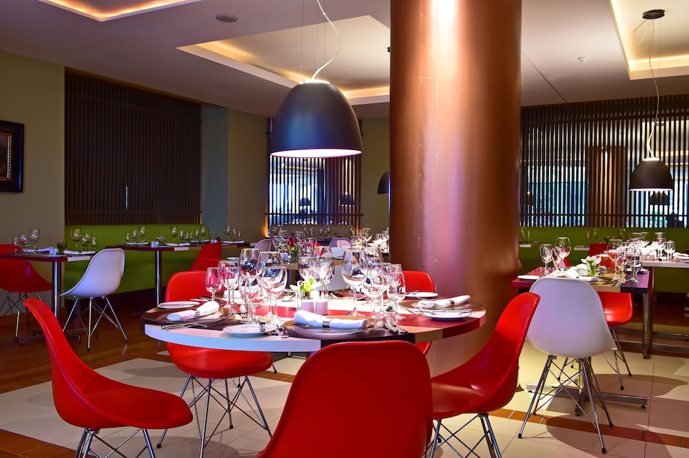 Pestana Promenade Ocean Resort Hotel — Restaurant & bars in Funchal, Madeira