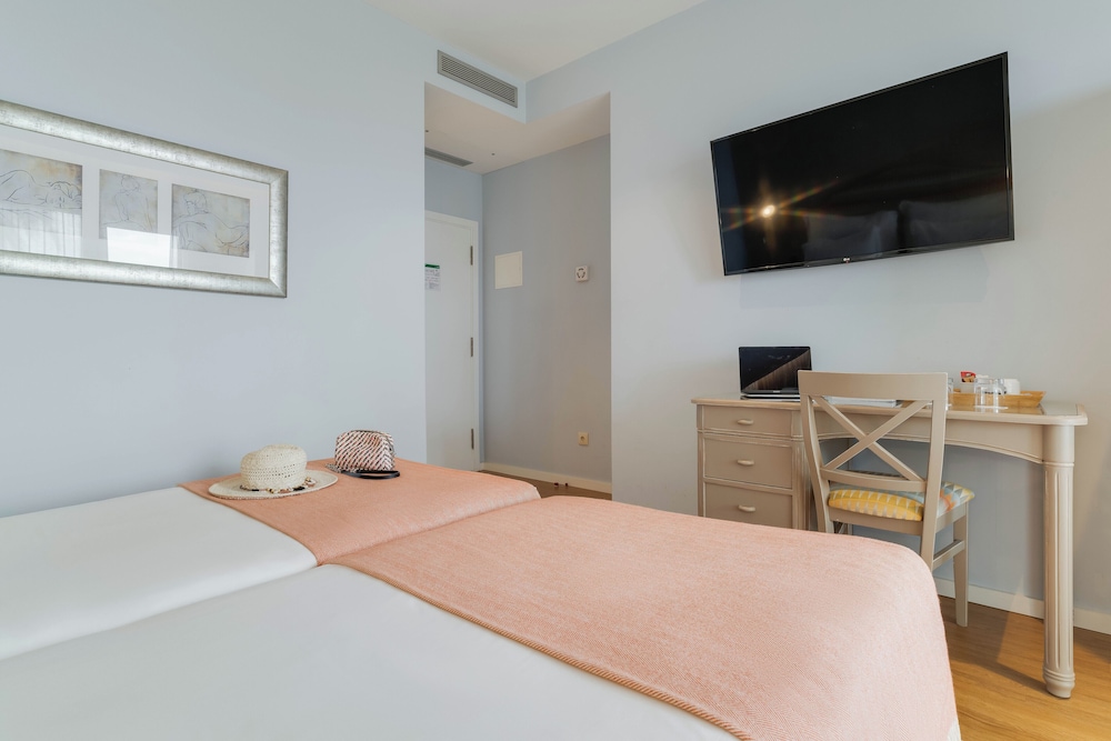 Pestana Promenade Ocean Resort Hotel — Hotel rooms in Funchal, Madeira