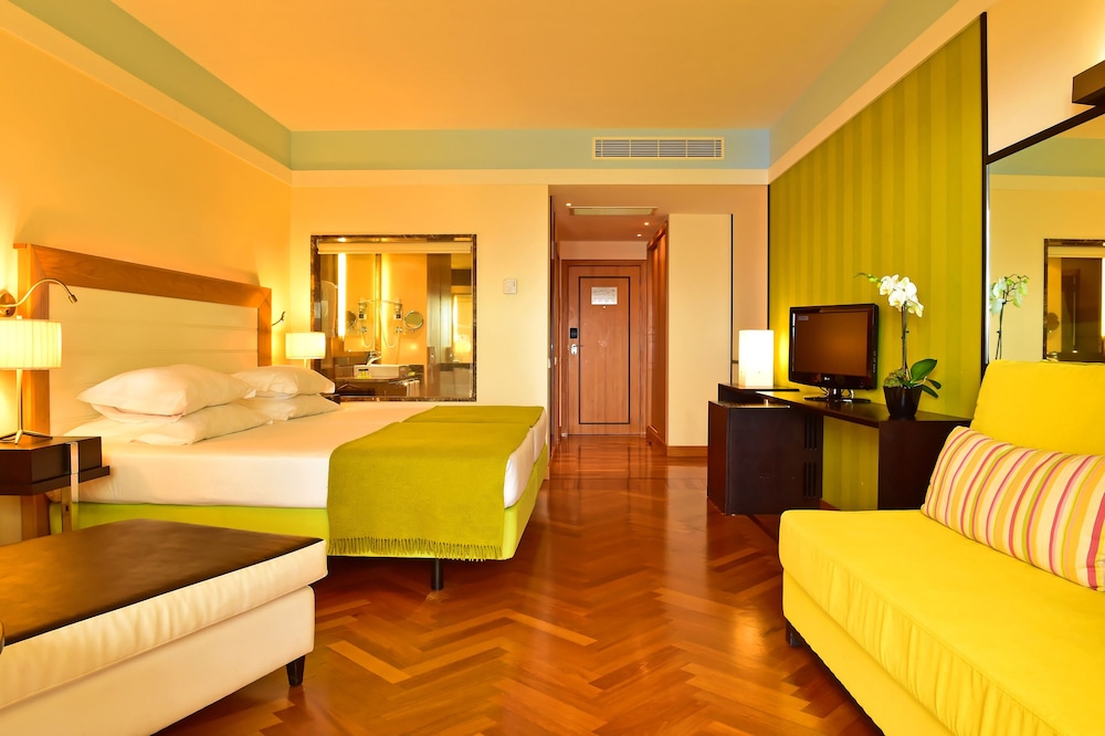 Pestana Promenade Ocean Resort Hotel — Hotel rooms in Funchal, Madeira