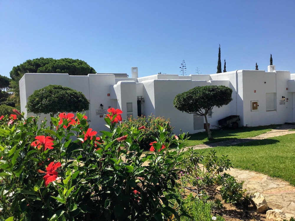 Prado Villas — Hotel building in Vilamoura, Faro