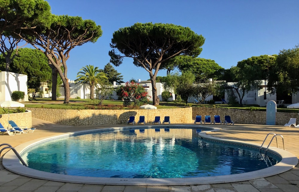 Prado Villas — Swimming pool in Vilamoura, Faro