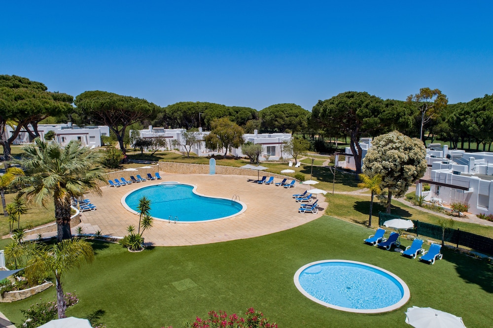 Prado Villas — Swimming pool in Vilamoura, Faro