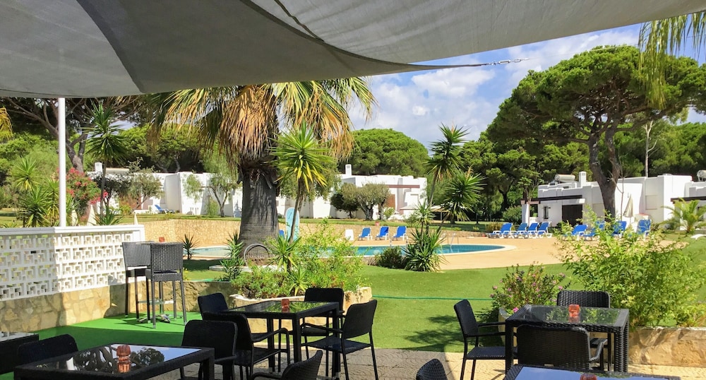 Prado Villas — Swimming pool in Vilamoura, Faro