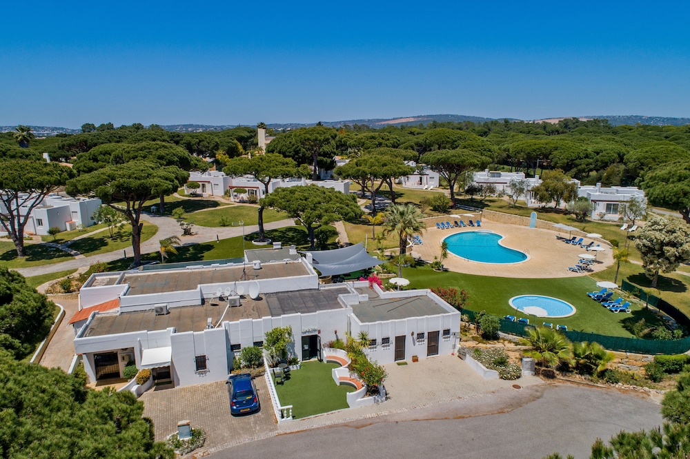 Prado Villas — Swimming pool in Vilamoura, Faro