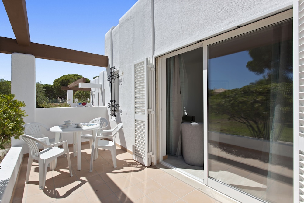 Prado Villas — Hotel building in Vilamoura, Faro