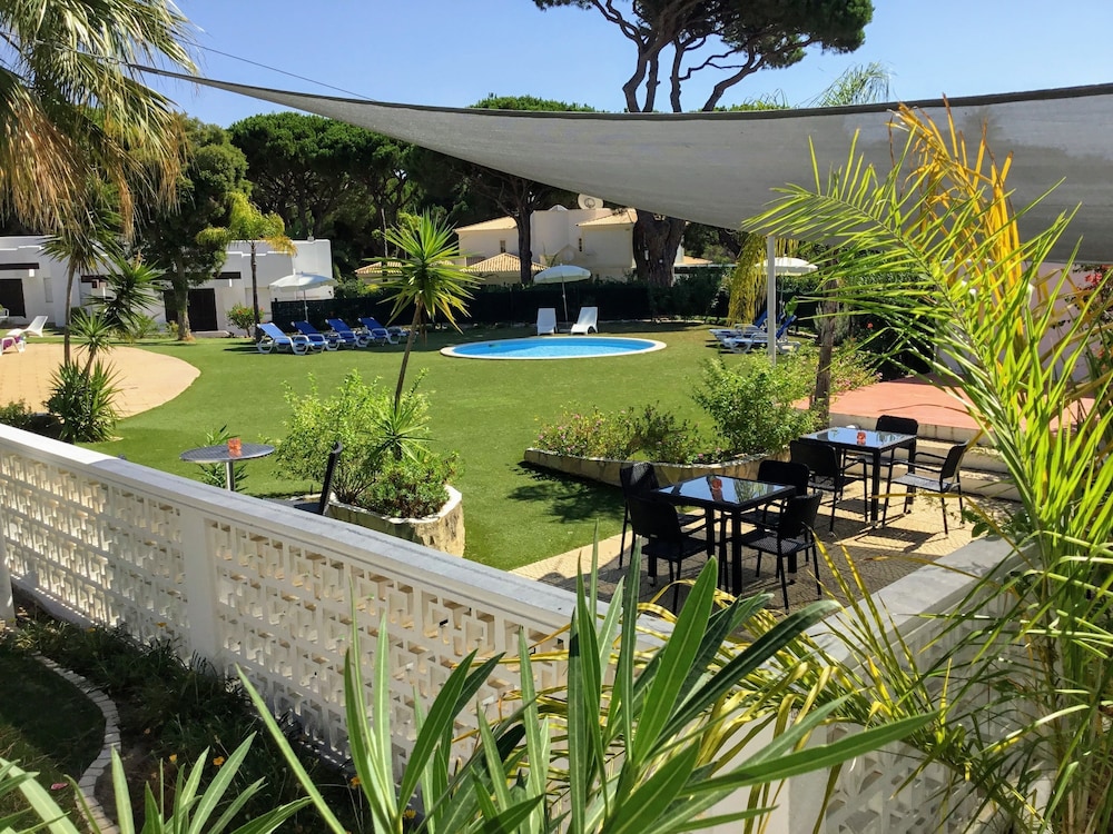 Prado Villas — Swimming pool in Vilamoura, Faro