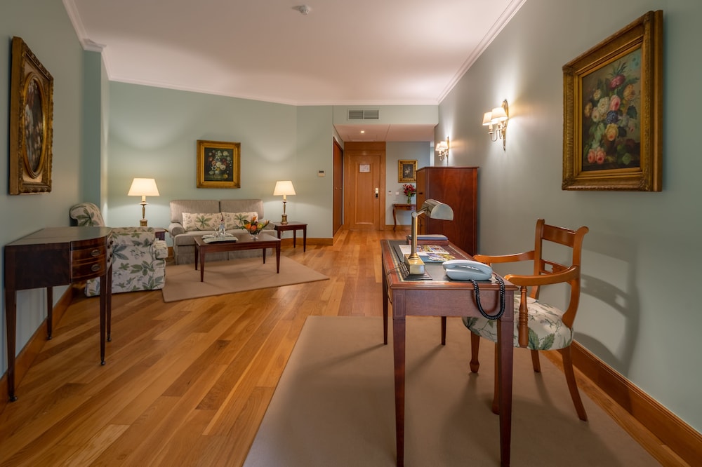 Quinta Jardins do Lago — Hotel rooms in Funchal, Madeira