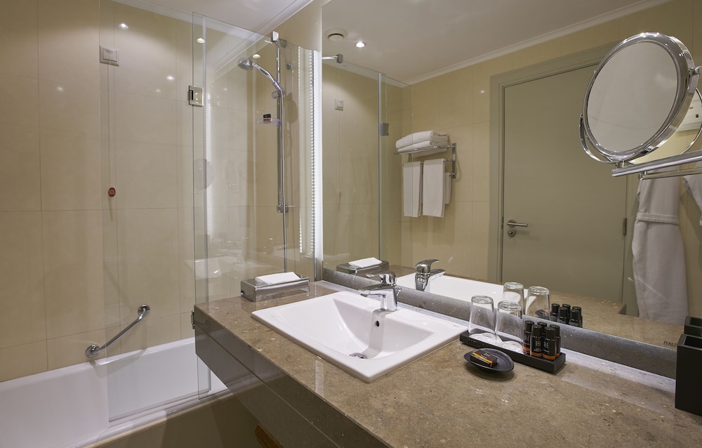 Suite Hotel Eden Mar, by PortoBay — Hotel rooms in Funchal, Madeira