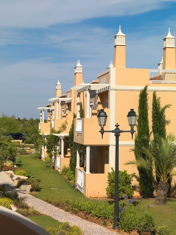 Vila Alba Resort — Hotel building in Carvoeiro, Faro