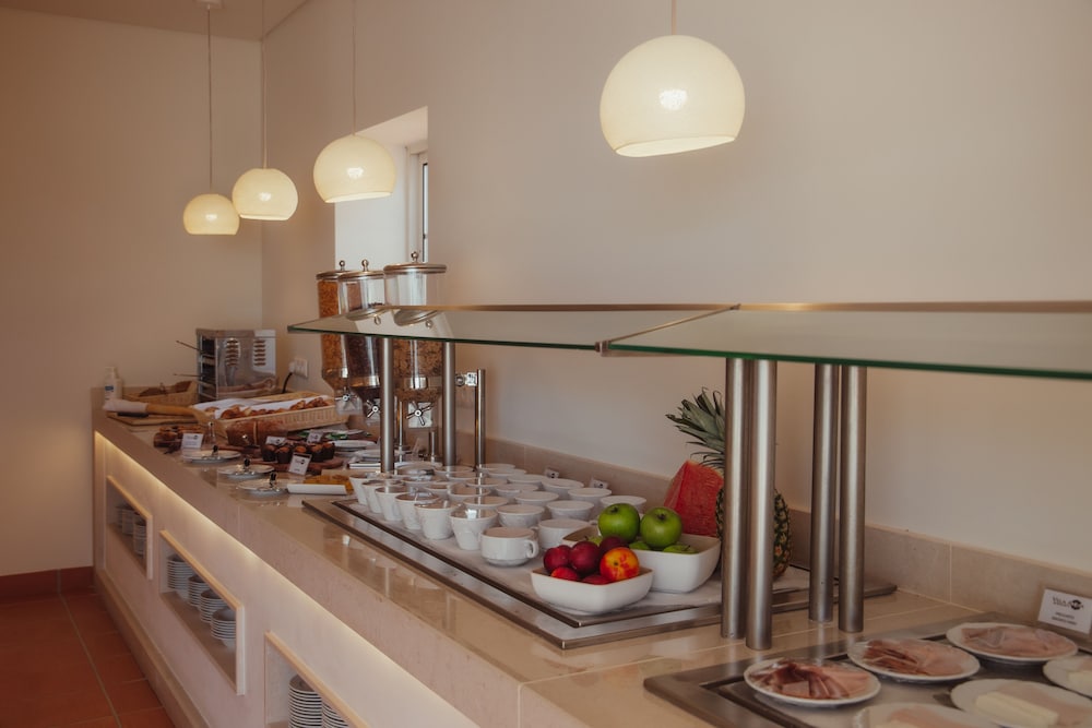 Vila Alba Resort — Restaurant & bars in Carvoeiro, Faro