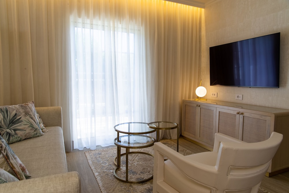 Vila Alba Resort — Hotel rooms in Carvoeiro, Faro