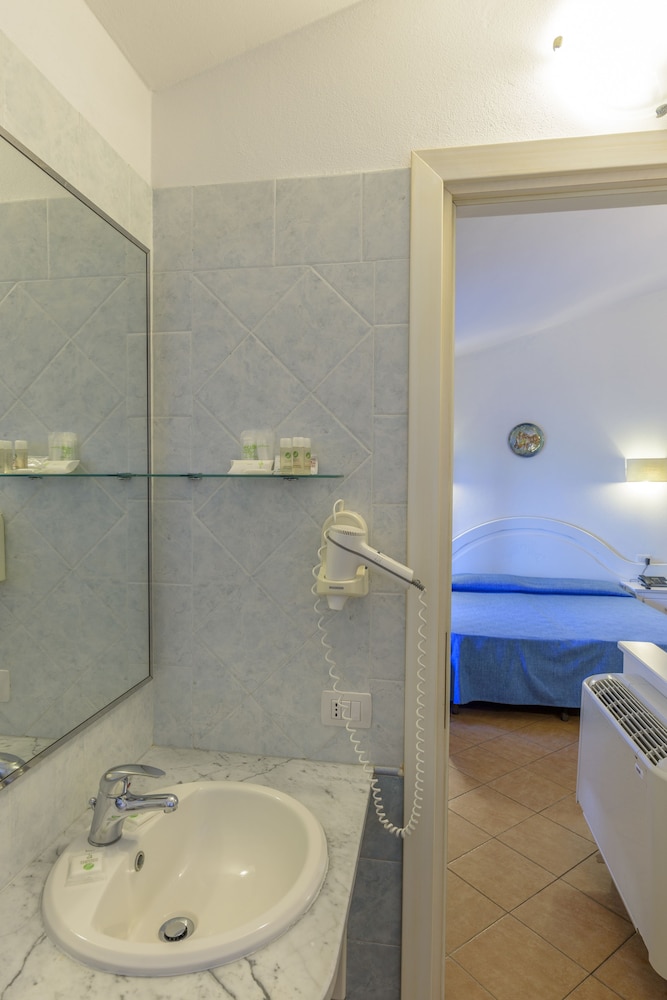 Hotel Garden Beach — Hotel rooms in Castiadas, Sardinia