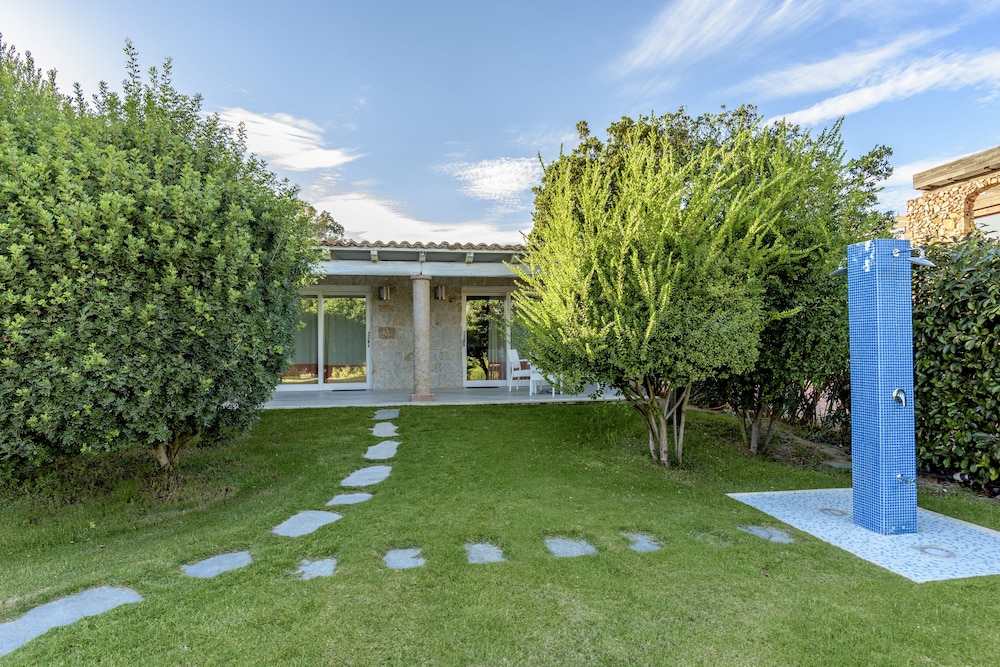 Hotel Garden Beach — Hotel building in Castiadas, Sardinia