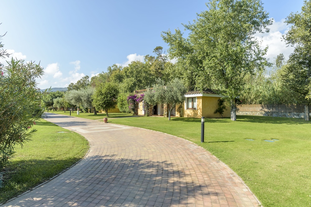 Hotel Garden Beach — Hotel building in Castiadas, Sardinia