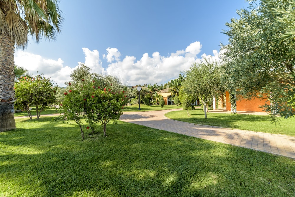 Hotel Garden Beach — Hotel building in Castiadas, Sardinia