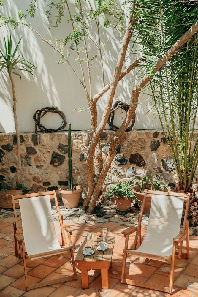 The Boathouse Hotel — Hotel building in Kamari, South Aegean