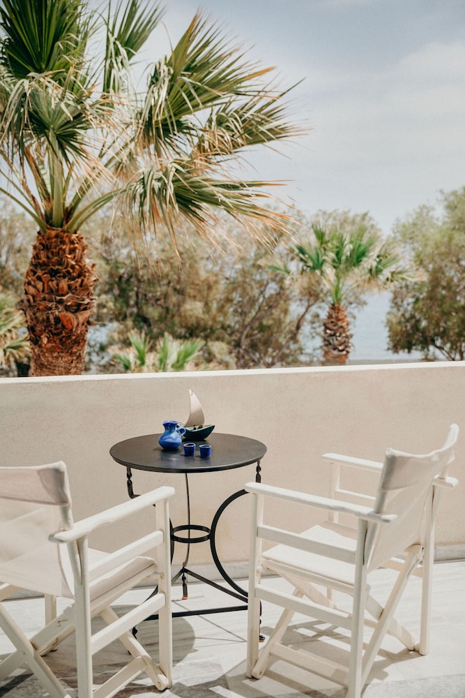 The Boathouse Hotel — Hotel building in Kamari, South Aegean