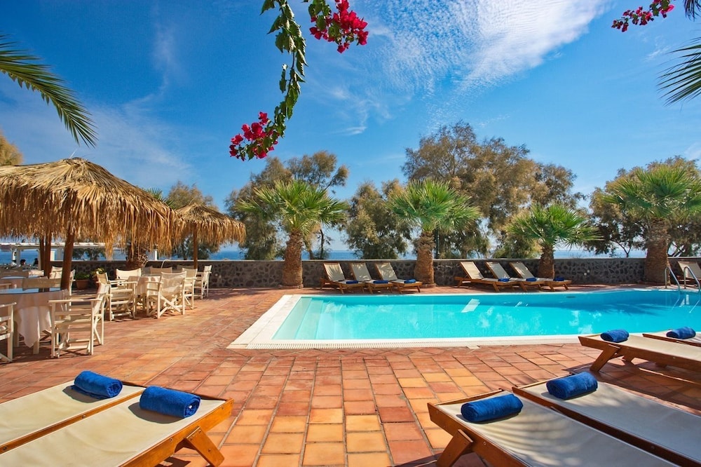 The Boathouse Hotel — Swimming pool in Kamari, South Aegean