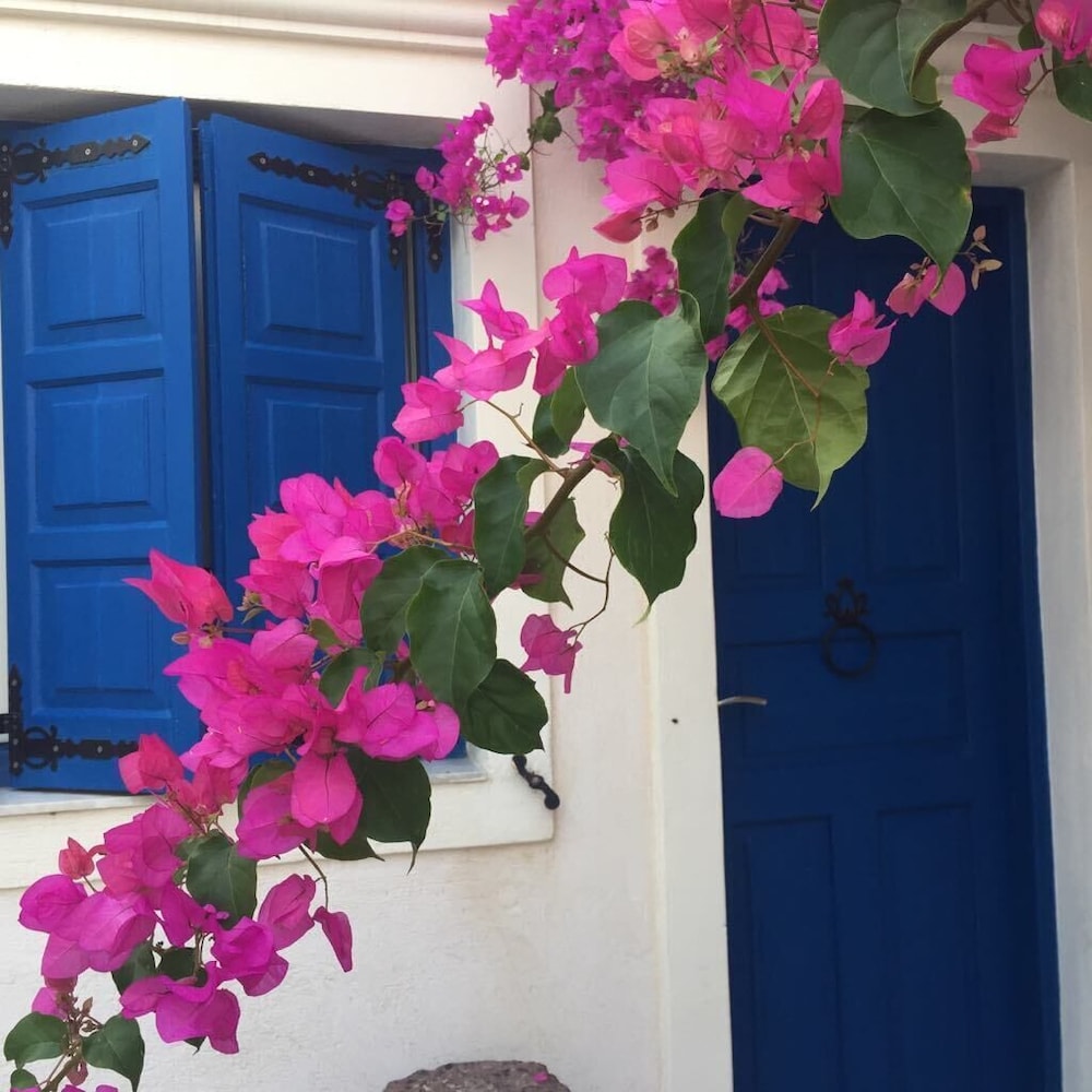 The Boathouse Hotel — Hotel building in Kamari, South Aegean
