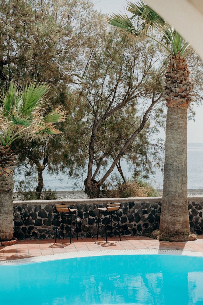 The Boathouse Hotel — Restaurant & bars in Kamari, South Aegean