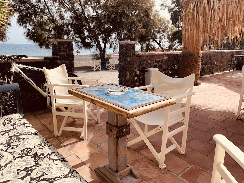 The Boathouse Hotel — Restaurant & bars in Kamari, South Aegean