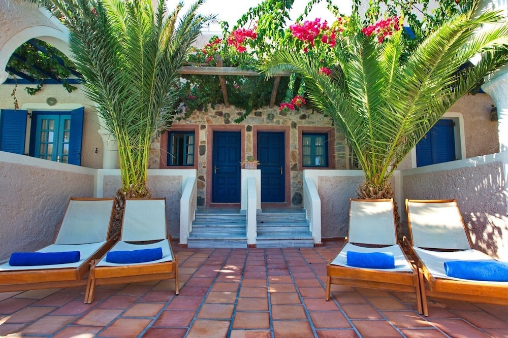 The Boathouse Hotel — Hotel building in Kamari, South Aegean