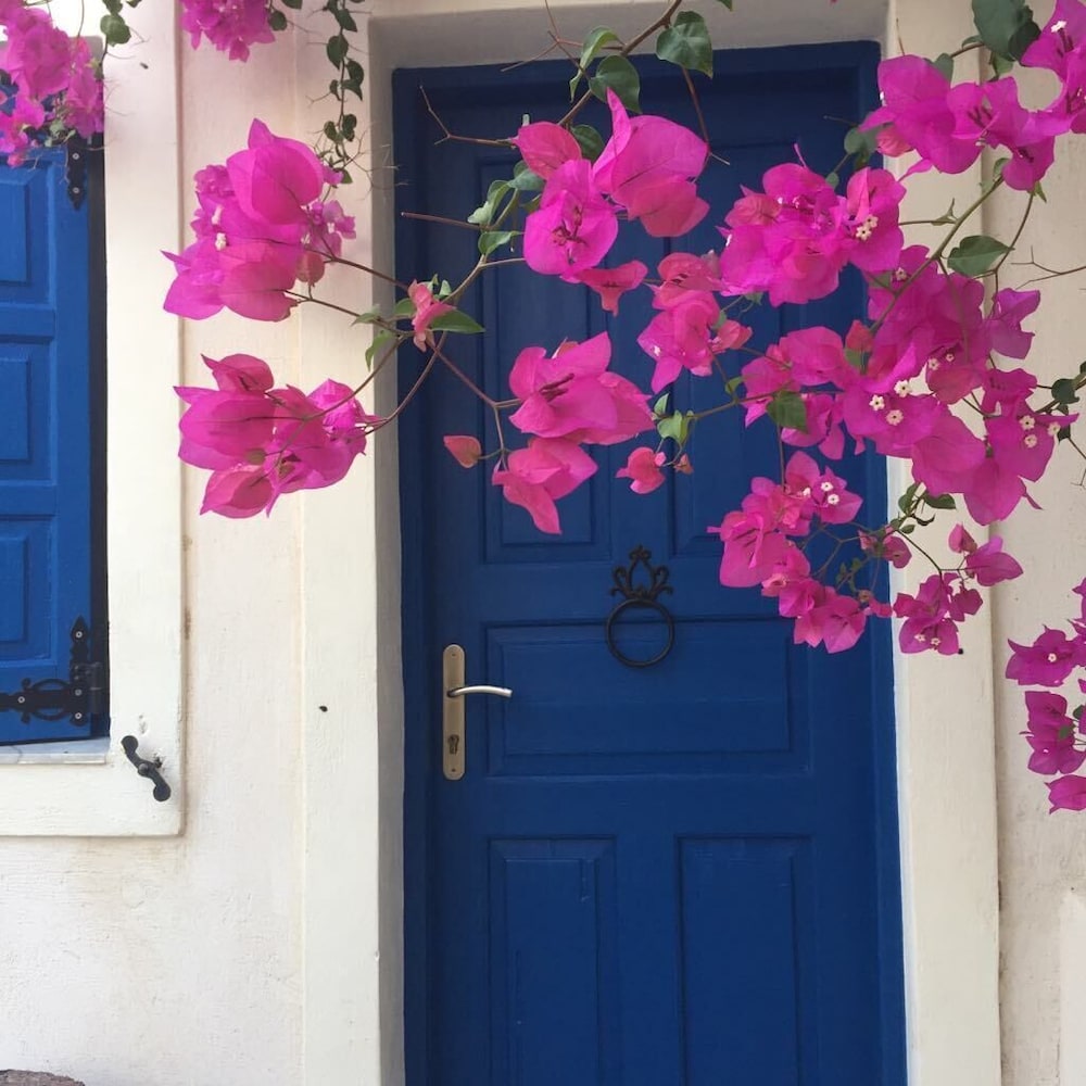 The Boathouse Hotel — Hotel building in Kamari, South Aegean