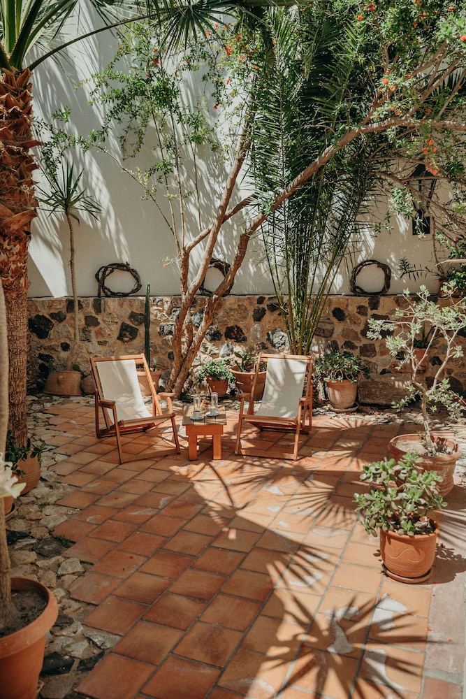 The Boathouse Hotel — Hotel building in Kamari, South Aegean
