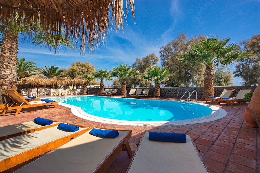 The Boathouse Hotel — Swimming pool in Kamari, South Aegean