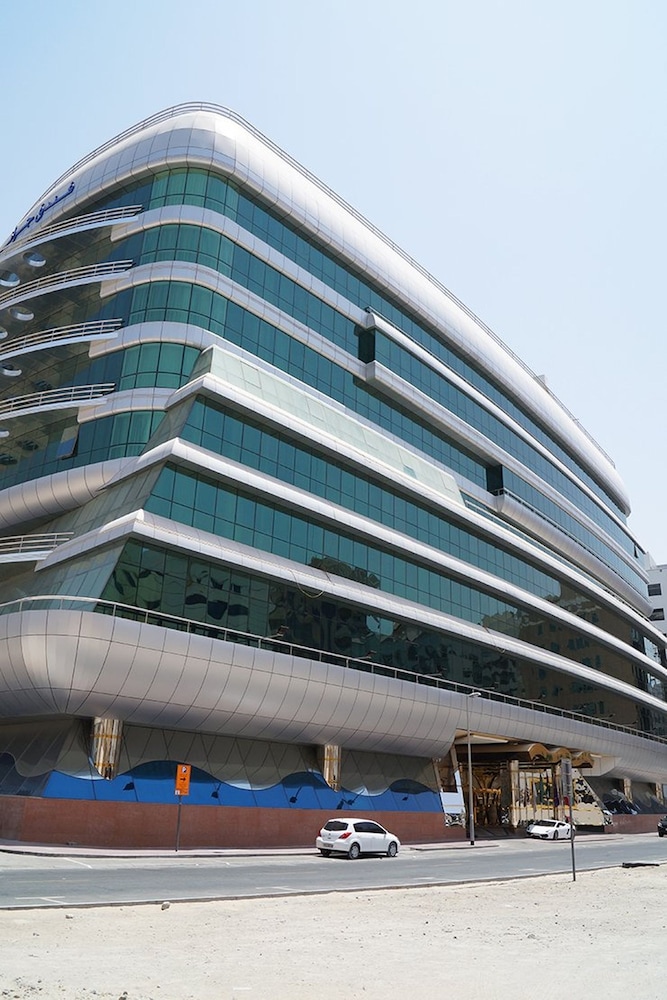 Sunday Hotel Al Barsha Dubai Mall of the Emirates — Hotel building in Dubai