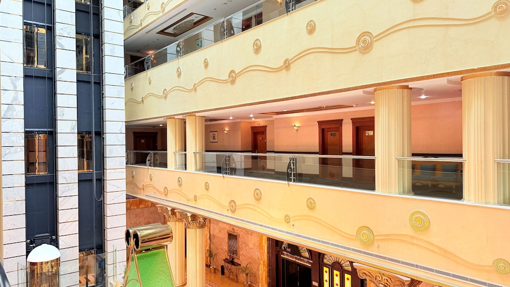 Sunday Hotel Al Barsha Dubai Mall of the Emirates — Hotel building in Dubai