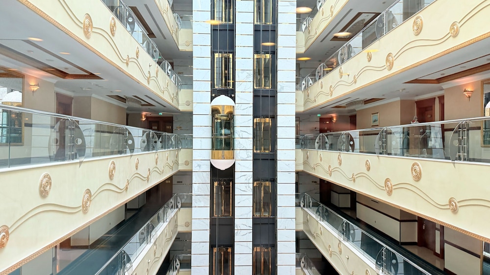 Sunday Hotel Al Barsha Dubai Mall of the Emirates — Hotel building in Dubai