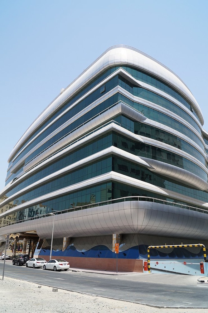 Sunday Hotel Al Barsha Dubai Mall of the Emirates — Hotel building in Dubai