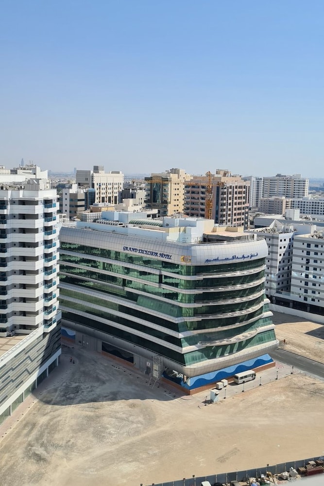 Sunday Hotel Al Barsha Dubai Mall of the Emirates — Hotel building in Dubai