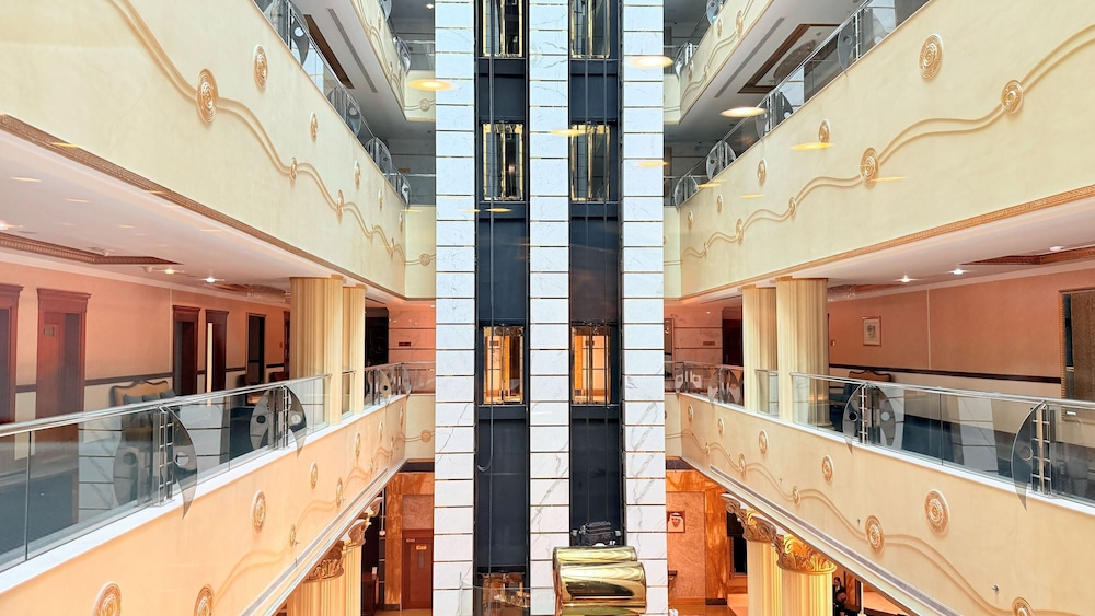 Sunday Hotel Al Barsha Dubai Mall of the Emirates — Hotel building in Dubai